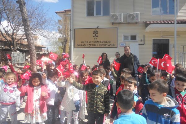 Anaokulu Öğrencileri Kütüphaneyi Ziyaret Etti