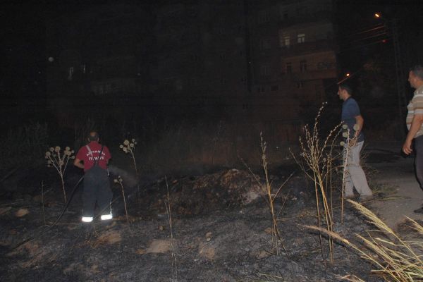 Anız Yangını Çevre Sakinlerini Korkuttu