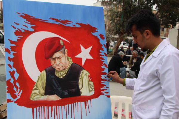 Annesinin rüyasında gördüğü Şehit Ömer Halisdemir'i tuvale çizdi