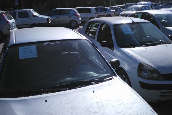 Arabanı Evinin Önünde Sat, Halkı Mağdur Etmeye Hakkın Yok Senin 