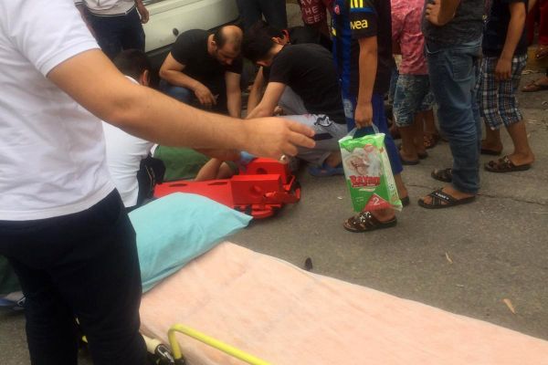 Araca çarparak camdan içeri girdi