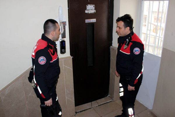 Asansörde Mahsur Kalan Çocuklar Kurtarıldı