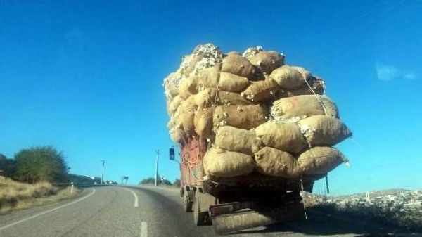 Aşırı Yüklü Kamyon Tedirgin Etti