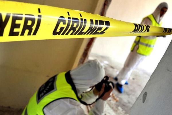 Asma katta çalışan işçi beton zemine düştü