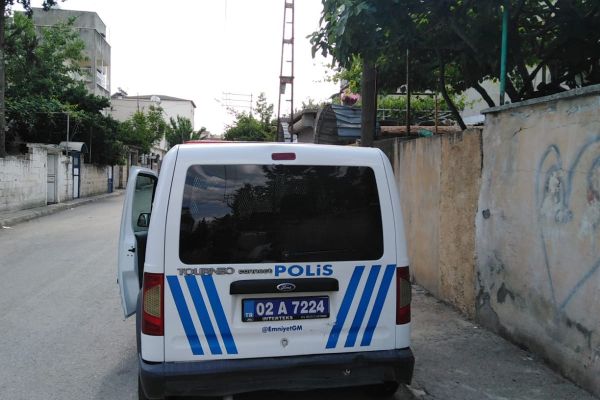 Asma yaprağı toplarken yüksekten düştü