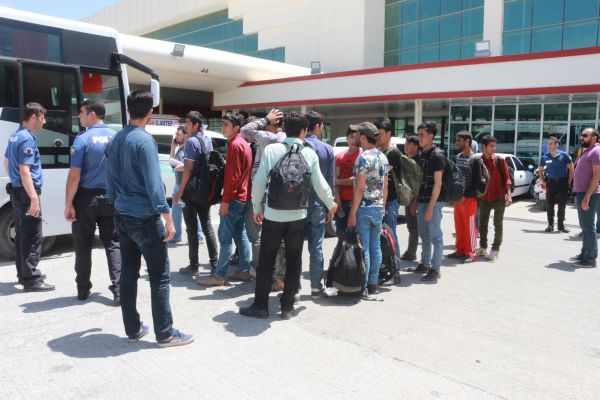 Avrupa’ya gitmek isteyen kaçak göçmenler Adıyaman’da yakalandı