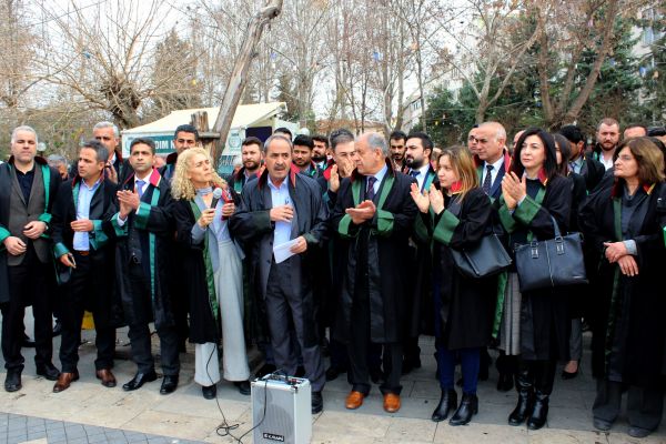 Avukatlardan ‘Türk’ ve ‘Türkiye’ ibarelerinin kaldırılmasıyla ilgili açıklama