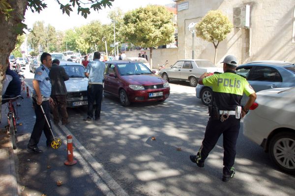 Ayağı Otomobilin Altında Kaldı