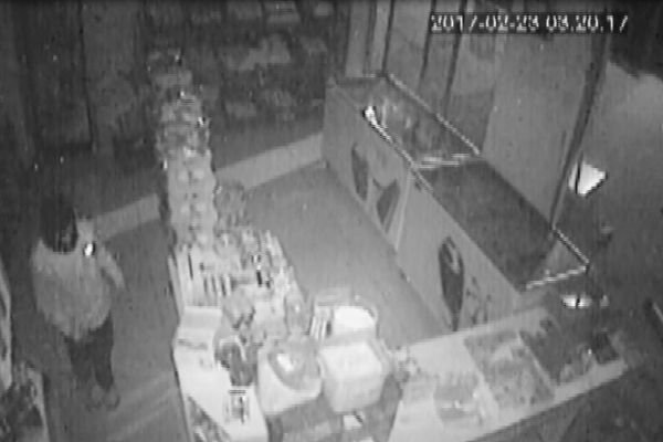 Azılı hırsızlar son işlerinde yakalandı 