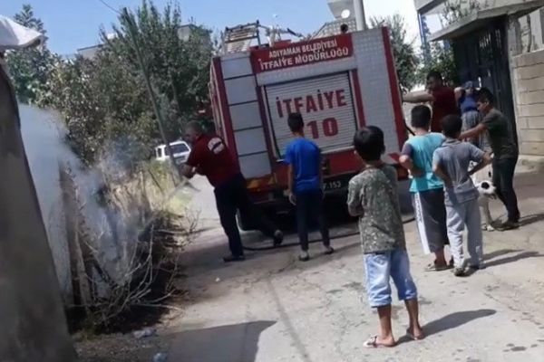 Bahçe yangını korkuttu