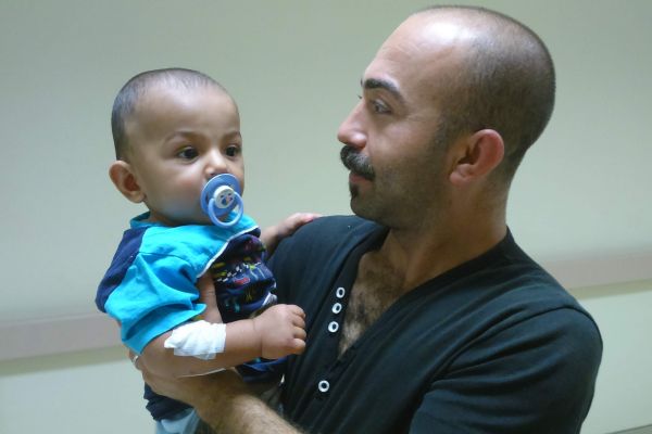 Balkondan Düşen Çocuk Yaralandı