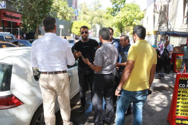 Bankadan çıkan iş adamını takip edip soydular