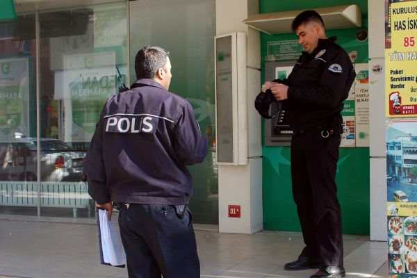 Bankanın Çalan Alarmı Polisi Harekete Geçirdi