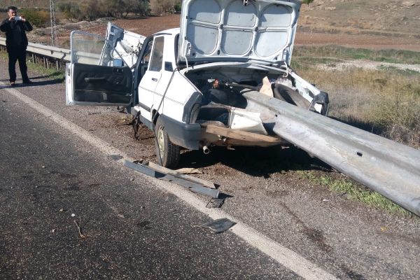 Bariyer otomobilin önünden girdi arkasından çıktı