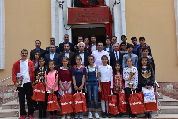 Başarılı olan öğrenciler ödüllendirildi