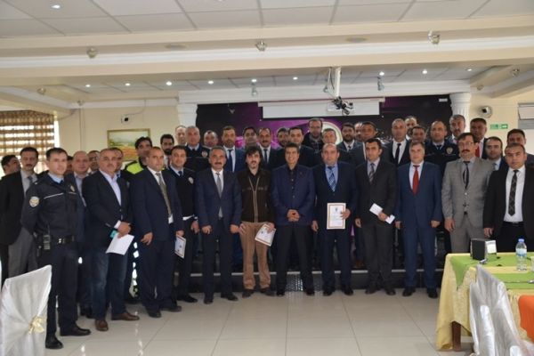 Başarılı polislere başarı belgesi verildi