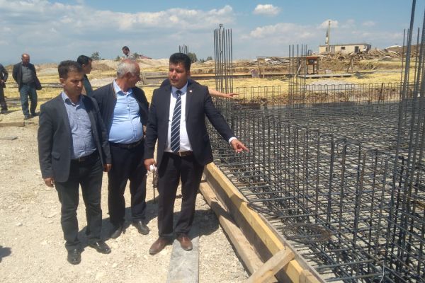 Başkan Çakmak, Hükumet lüks mezarlar inşa ediyor