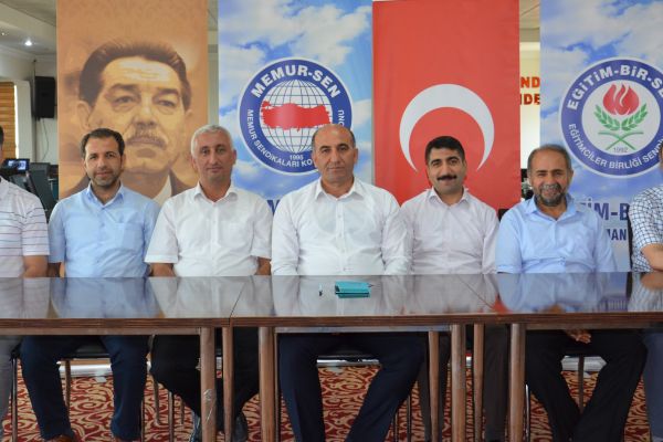 Başkan Deniz’den Ebru Özkan açıklaması