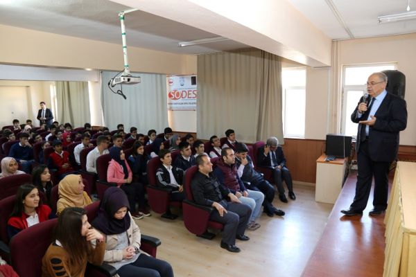 Başkan Kutlu, Mesleki Deneyimlerini Öğrencilerle Paylaştı