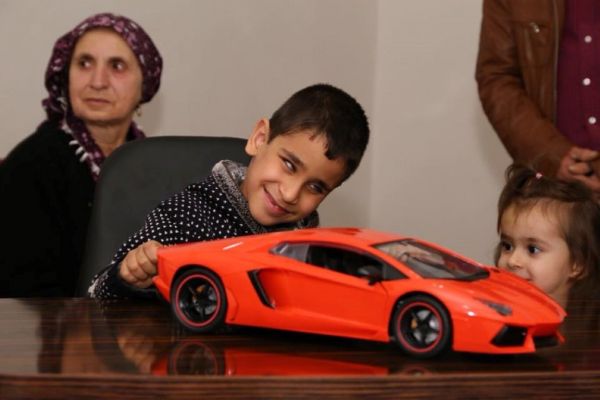 Başkan Kutlu ve eşi görme engellilerin hayallerini gerçekleştirdi
