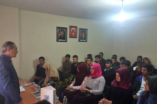 Başkan Özdemir, Gençlerle Toplantı Yaptı