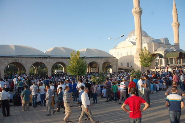 Bayram Namazında Camiler Doldu Taştı