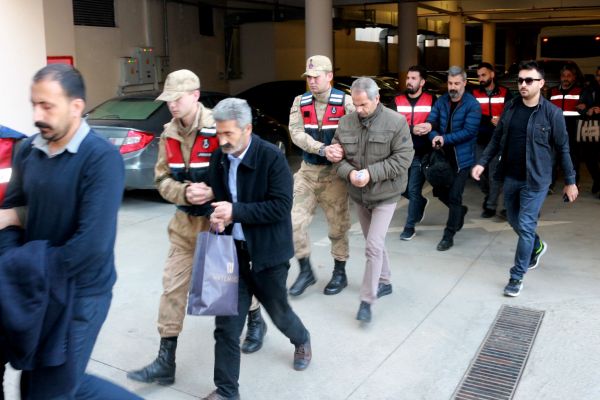 Belediye başkan adayı ve 8 kişi gözaltına alındı