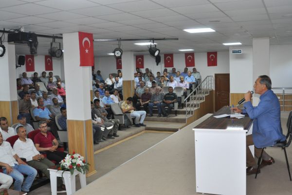 Belediye başkanı belediye çalışanlarından AK Parti için oy istedi