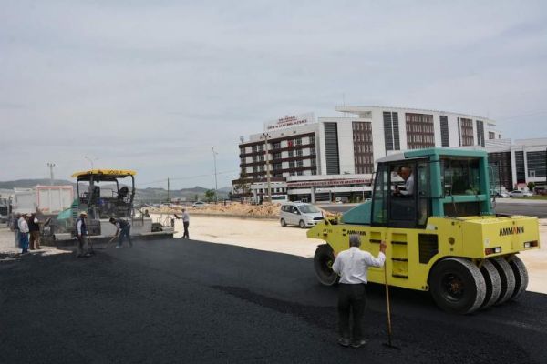 Belediye Ekipleri Tarafından Yeni Otopark Asfaltlandı