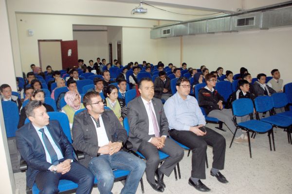BESNİ’DE ÖĞRENCİLERE “YARDIMLAŞMA” KONULU KONFERANS VERİLDİ