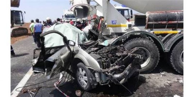 Beton Mikseri Otomobili Ezdi; 2 Yaralı 