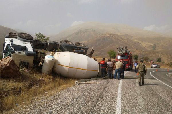 Beton Mikseri Yan Yattı