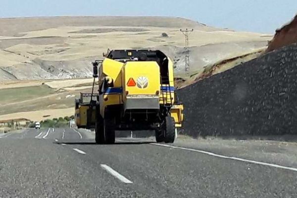 Biçer Döverler Trafik Akışını Engelliyor