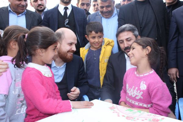 Bilal Erdoğan depremde hasar gören bölgeleri gezdi