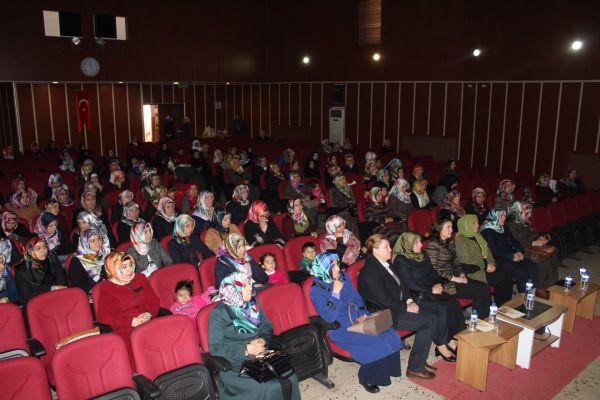 Bilgi ve değer bağlamında kadın’ konulu konferans yapıldı