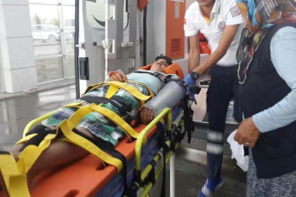 Bisikletiyle Balkondan Düşen Çocuk Yaralandı