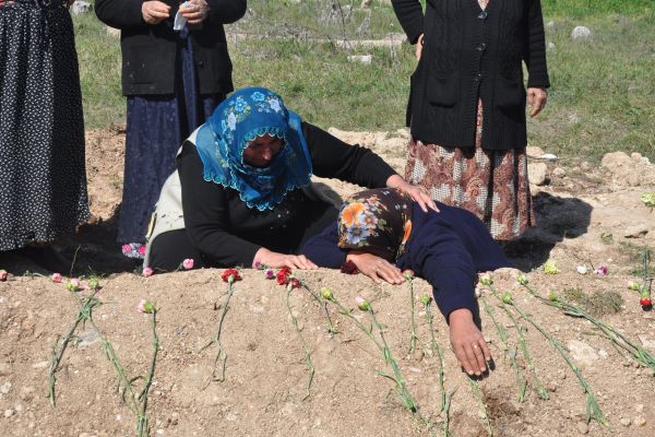 BİZ BAŞLIK BULAMADIK, SİZ YORUMLARSINIZ..!