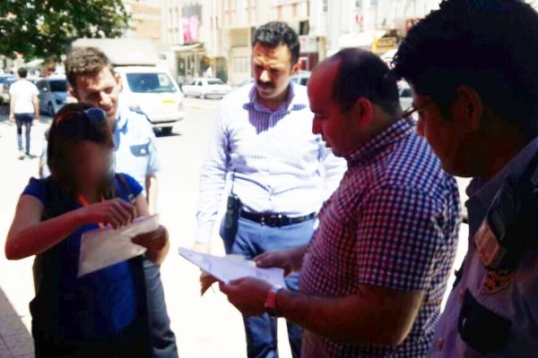 Bölgesel Gazete Muhabiri Genç Kız, Polisi Harekete Geçirdi