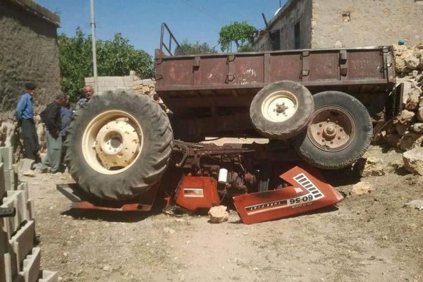 Çalıştırdığı traktörün altında kalan çocuk yaralandı