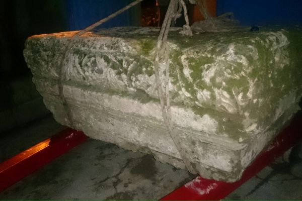 Camideki Tarihi Eseri Çalmak İsterken Yakalandılar