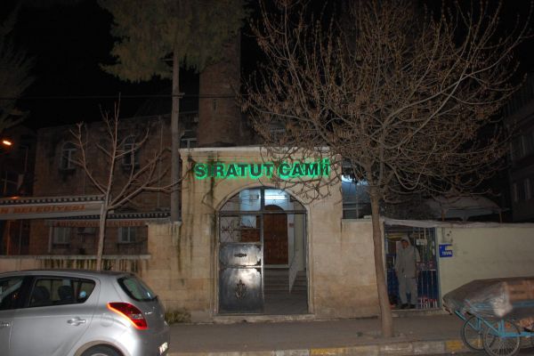 CAMİDEKİ VATANDAŞIN AYAKKABISI ÇALINDI