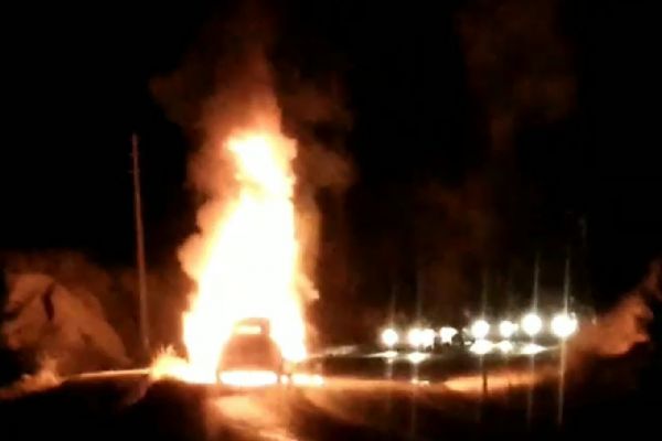 Çapa motoruyla çarpışan otomobil cayır cayır yandı