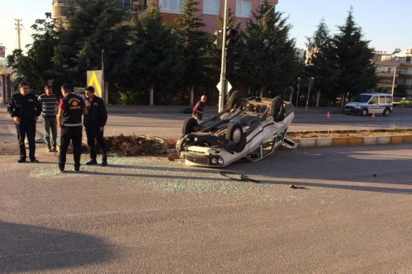 Çarpıştıktan sonra takla attı: 2 yaralı