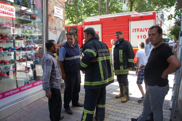 Çatı Katında Çıkan Yangın Paniğe Neden Oldu