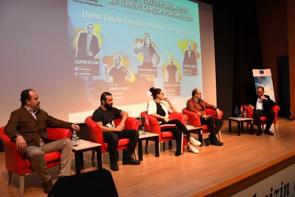 ‘Çevrimiçi Gençlik-Dijital Çağda Medya Okuryazarlığı Forumu’ düzenlendi