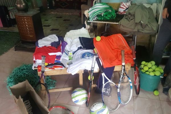 Çocuklara spor malzemesi yardımı yapıldı