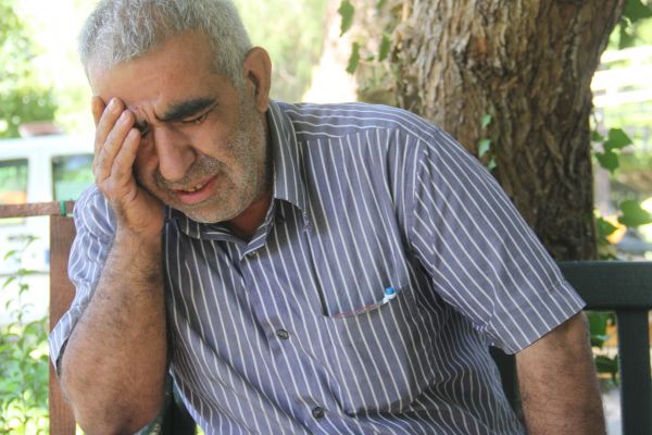 Çocukları kanser ve şeker hastası emeklinin 50 bin lirasını dolandırdılar 