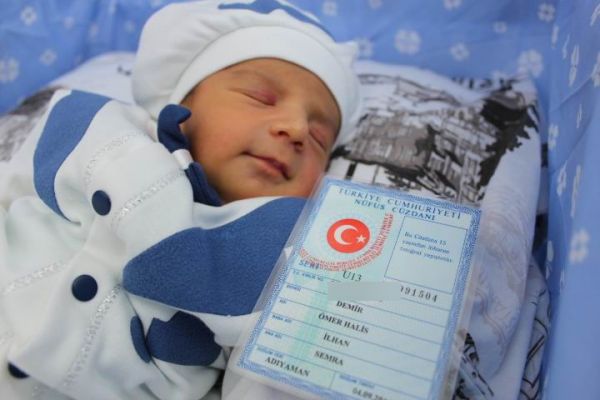 Çocuklarına Şehit Astsubay Ömer Halisdemir'in adını verdiler