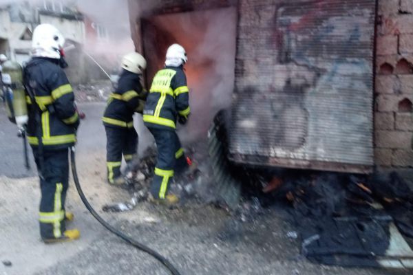 Depo ve odunlukta yangın