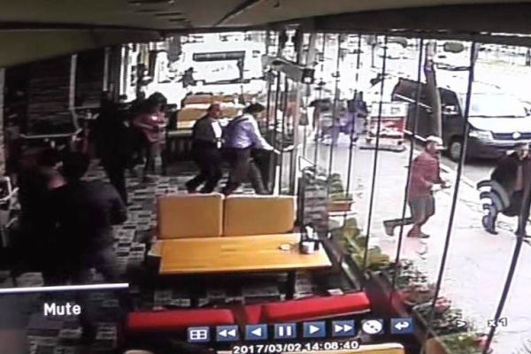 Deprem anı güvenlik kameralarına yansıdı